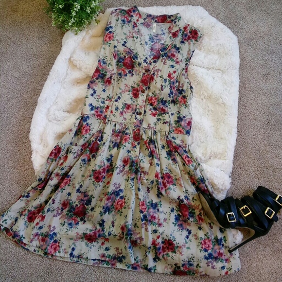 d' closet Dresses & Skirts - 🌿D' Closet Antique Floral Collard Pocket Dress🌿